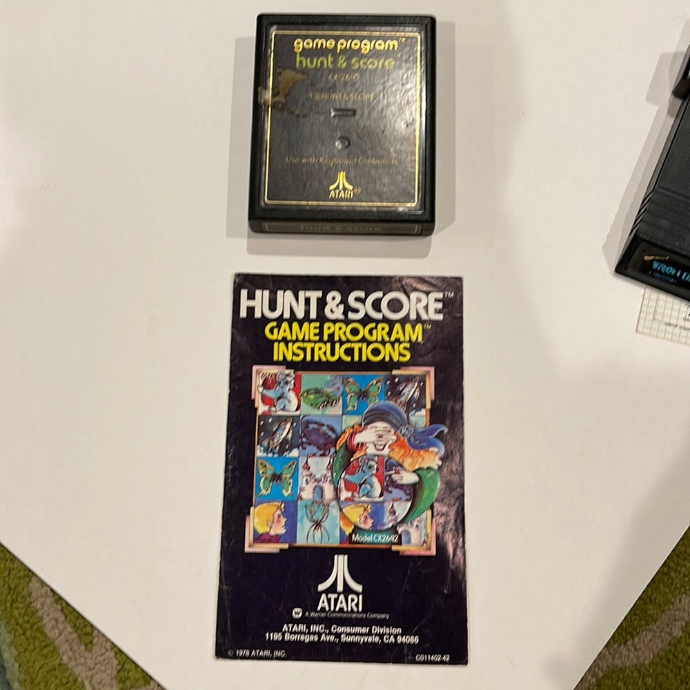 Pictures speak for themselves.Hunt and Score Atari CX2642 Game & book.